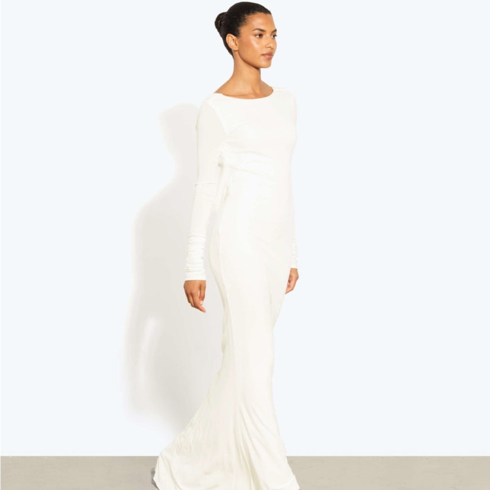 Elegant White Backless Dress